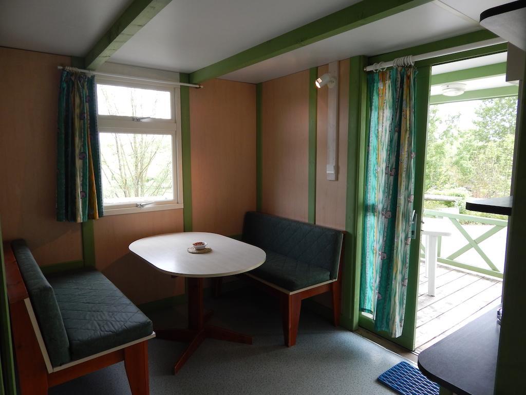 Hotel Camping Du Moulin Meyrieu-les-Etangs Zimmer foto