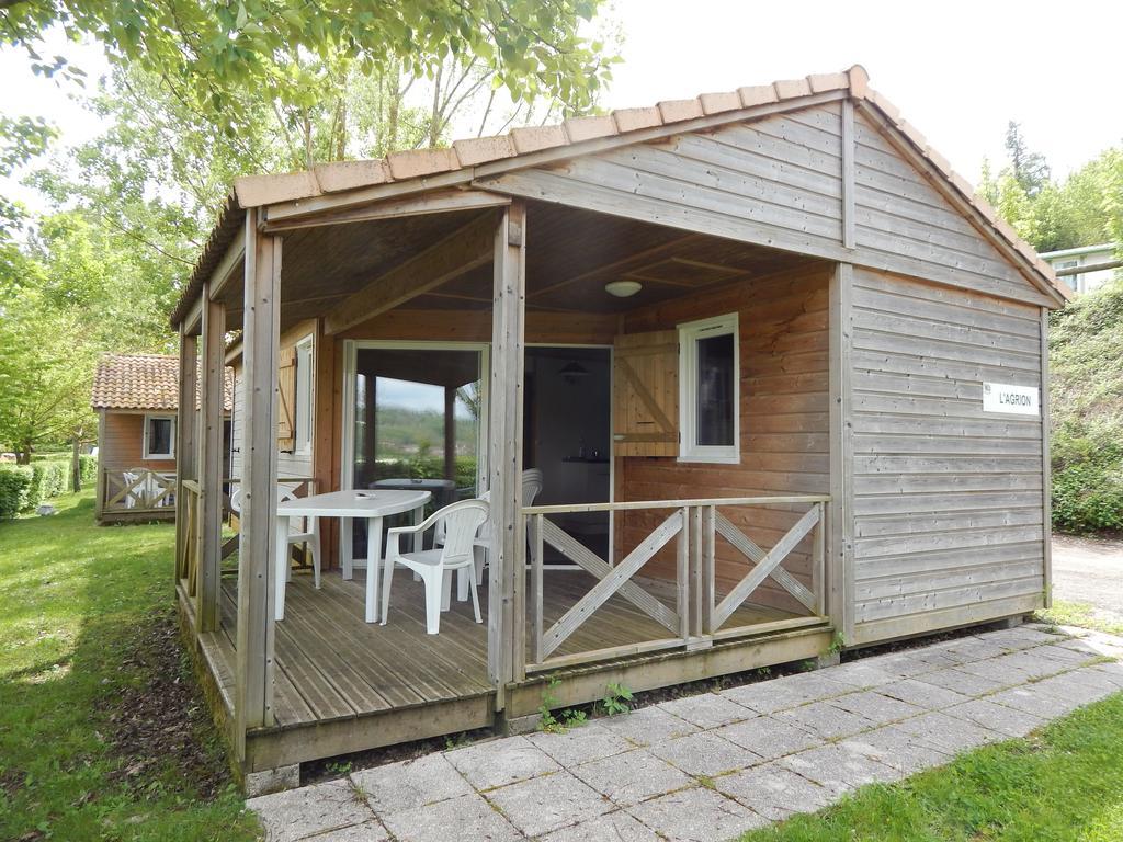Hotel Camping Du Moulin Meyrieu-les-Etangs Zimmer foto
