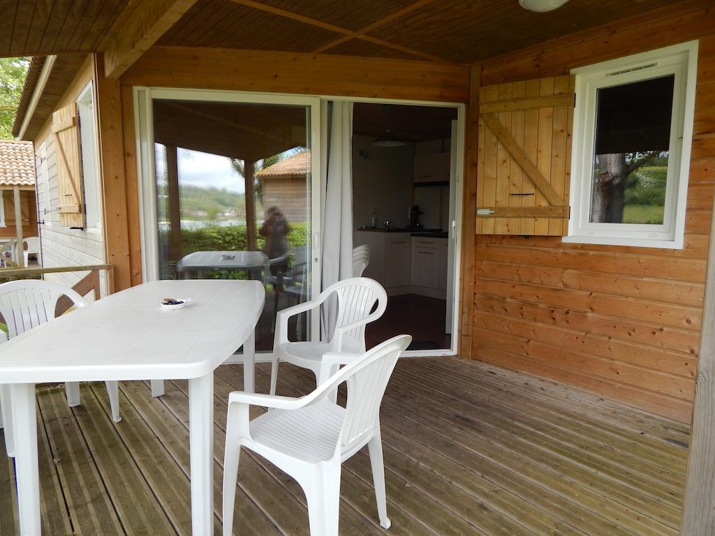 Hotel Camping Du Moulin Meyrieu-les-Etangs Zimmer foto