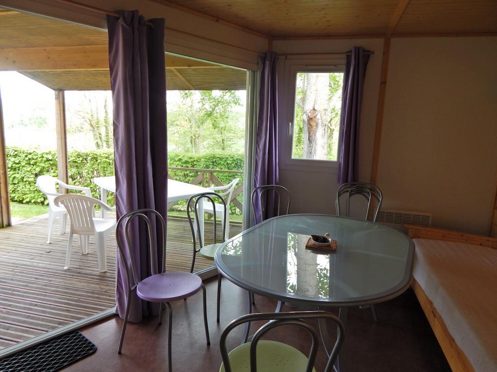 Hotel Camping Du Moulin Meyrieu-les-Etangs Zimmer foto